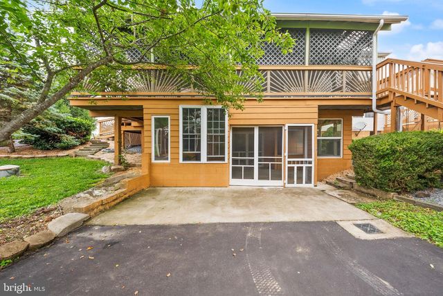 99 FOX LN, White Post, VA 22663