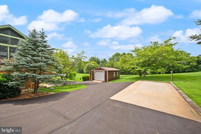 99 FOX LN, White Post, VA 22663