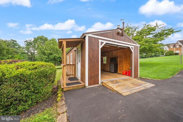 99 FOX LN, White Post, VA 22663