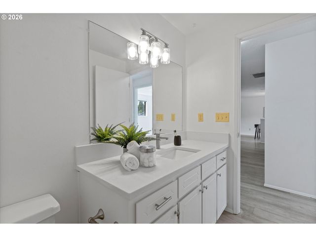 4547 Nw TUMALO Ct, Portland, OR 97229