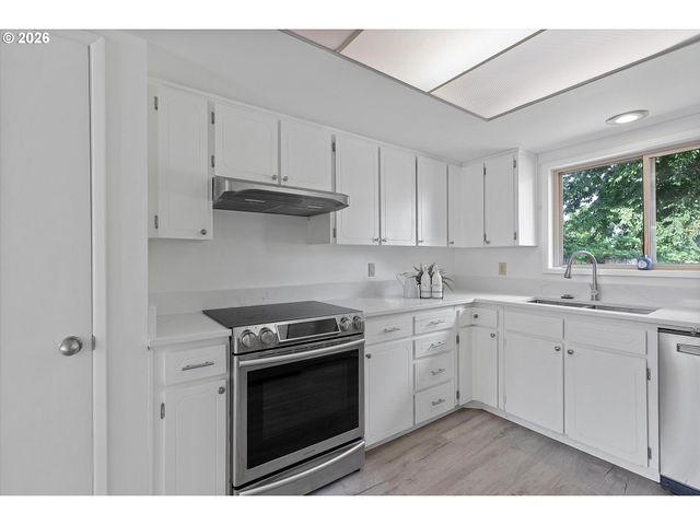 4547 Nw TUMALO Ct, Portland, OR 97229