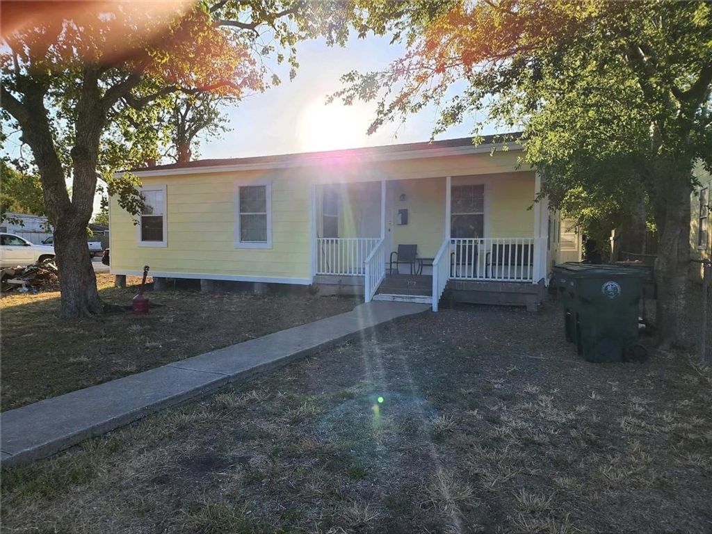133 E Vanderbilt Dr, Corpus Christi, TX 78415