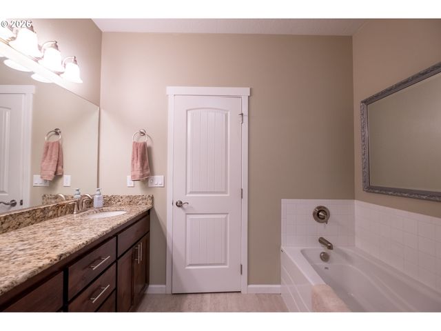 786 NORTH VIEW Dr, Winchester, OR 97495