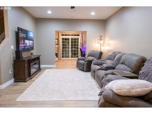 786 NORTH VIEW Dr, Winchester, OR 97495