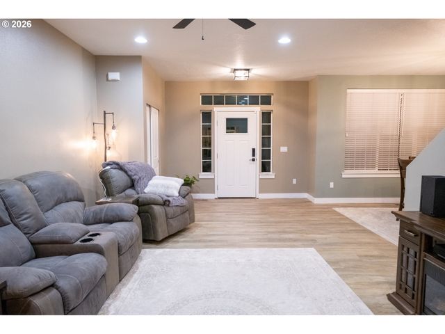 786 NORTH VIEW Dr, Winchester, OR 97495