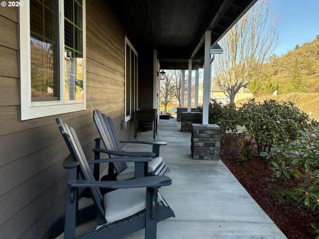 786 NORTH VIEW Dr, Winchester, OR 97495