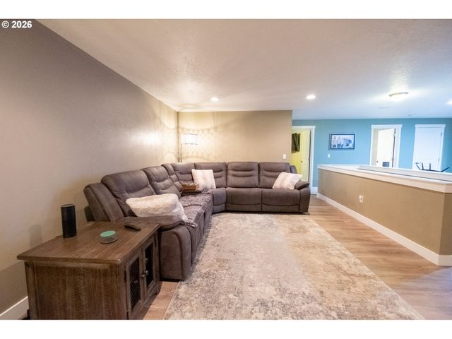 786 NORTH VIEW Dr, Winchester, OR 97495