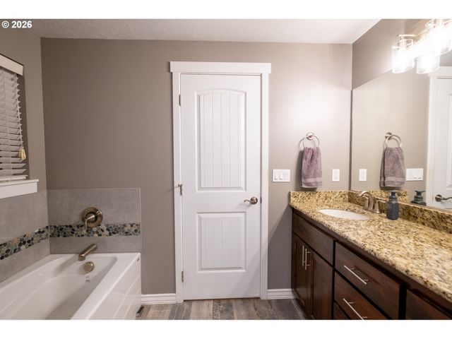 786 NORTH VIEW Dr, Winchester, OR 97495