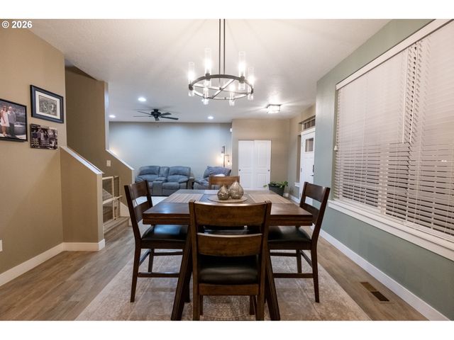 786 NORTH VIEW Dr, Winchester, OR 97495