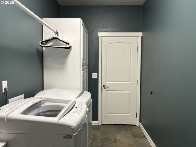 786 NORTH VIEW Dr, Winchester, OR 97495