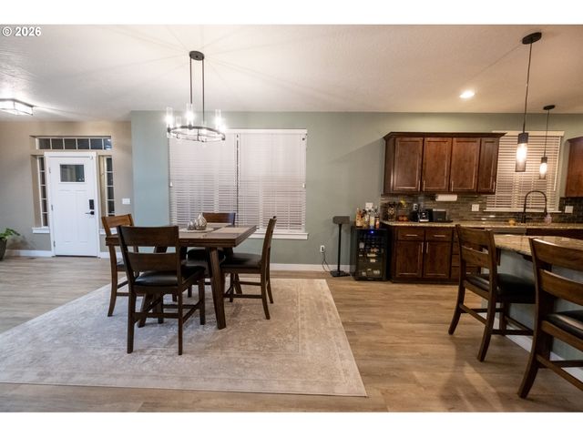 786 NORTH VIEW Dr, Winchester, OR 97495