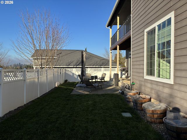 786 NORTH VIEW Dr, Winchester, OR 97495