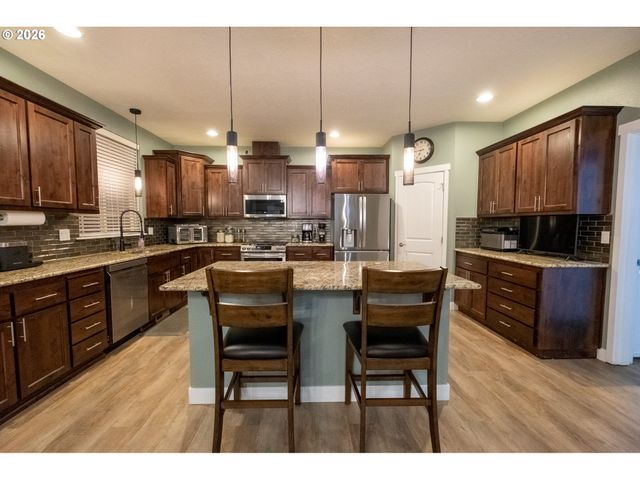 786 NORTH VIEW Dr, Winchester, OR 97495