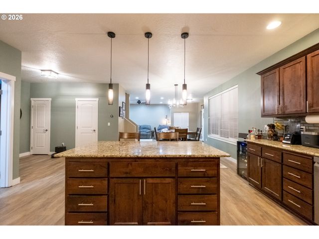 786 NORTH VIEW Dr, Winchester, OR 97495