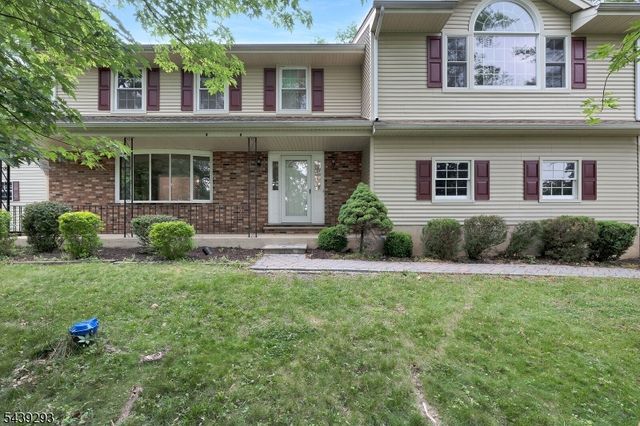 15 Linda Ln, Green Brook Twp., NJ 08812