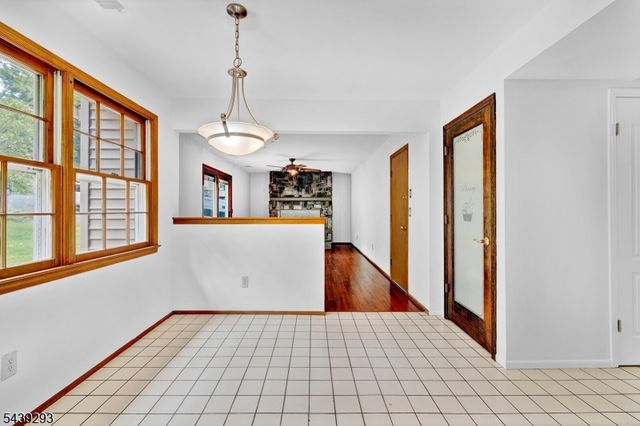 15 Linda Ln, Green Brook Twp., NJ 08812