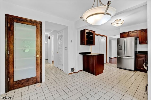 15 Linda Ln, Green Brook Twp., NJ 08812