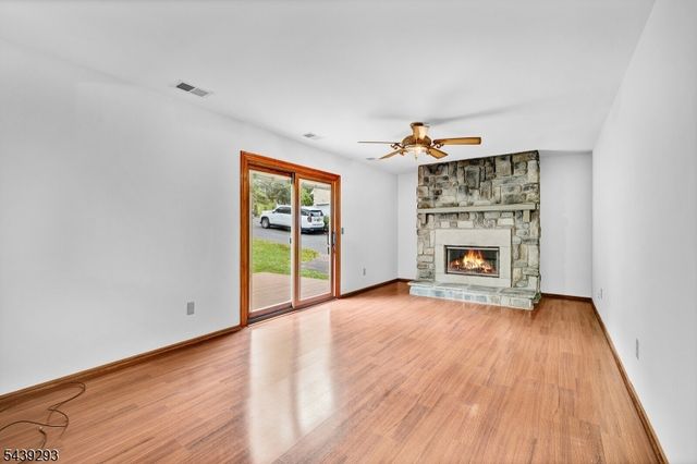 15 Linda Ln, Green Brook Twp., NJ 08812