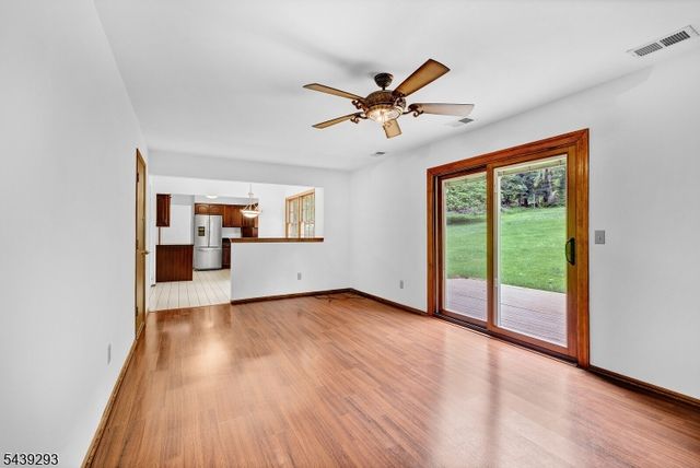 15 Linda Ln, Green Brook Twp., NJ 08812