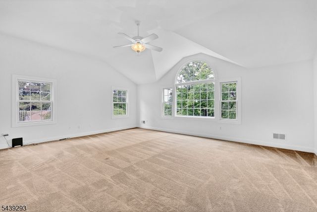 15 Linda Ln, Green Brook Twp., NJ 08812