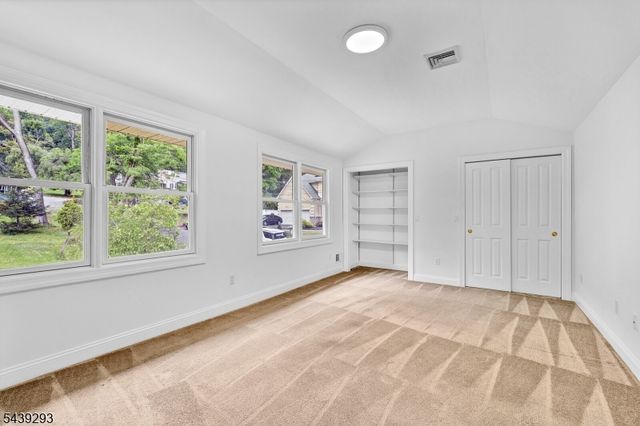 15 Linda Ln, Green Brook Twp., NJ 08812