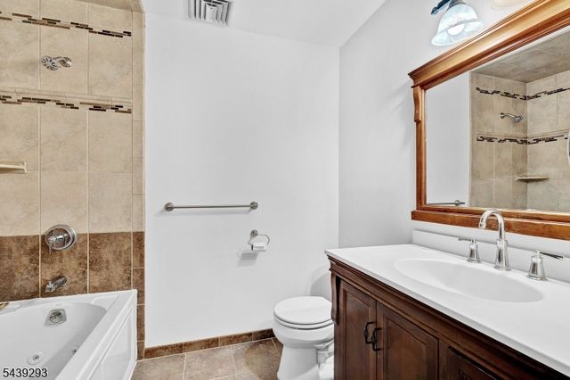 15 Linda Ln, Green Brook Twp., NJ 08812