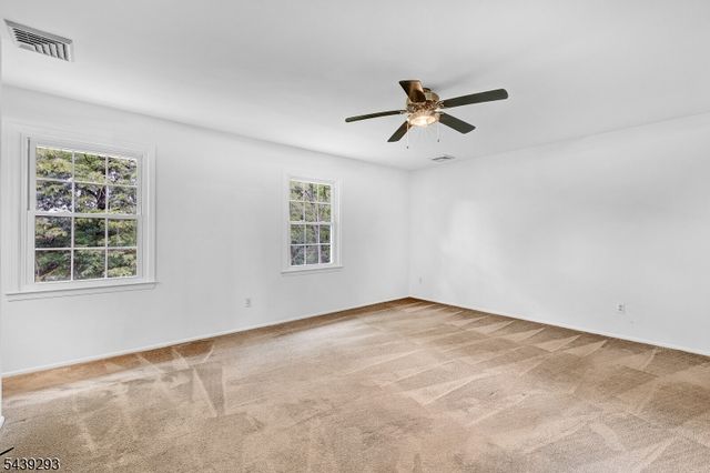 15 Linda Ln, Green Brook Twp., NJ 08812