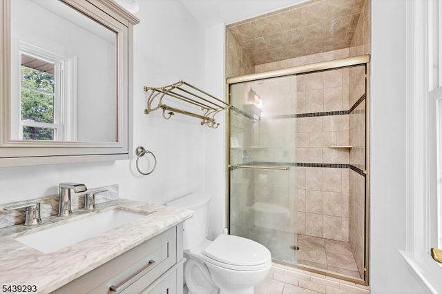 15 Linda Ln, Green Brook Twp., NJ 08812