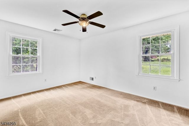 15 Linda Ln, Green Brook Twp., NJ 08812