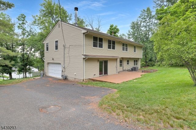 15 Linda Ln, Green Brook Twp., NJ 08812
