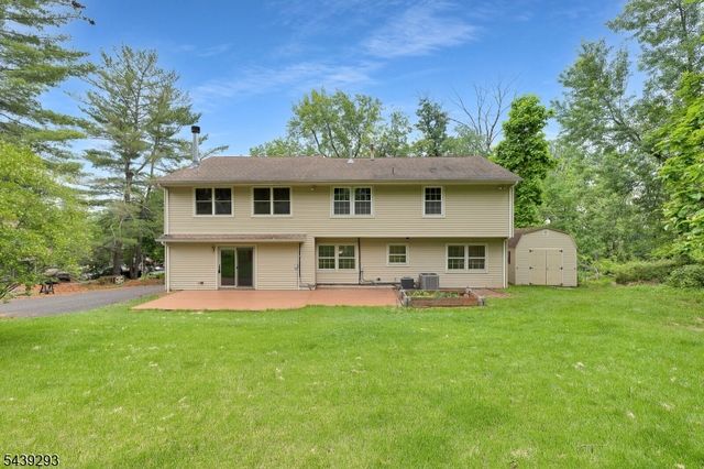 15 Linda Ln, Green Brook Twp., NJ 08812