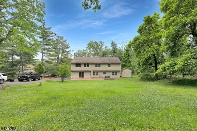 15 Linda Ln, Green Brook Twp., NJ 08812
