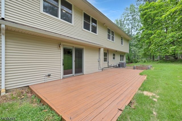 15 Linda Ln, Green Brook Twp., NJ 08812