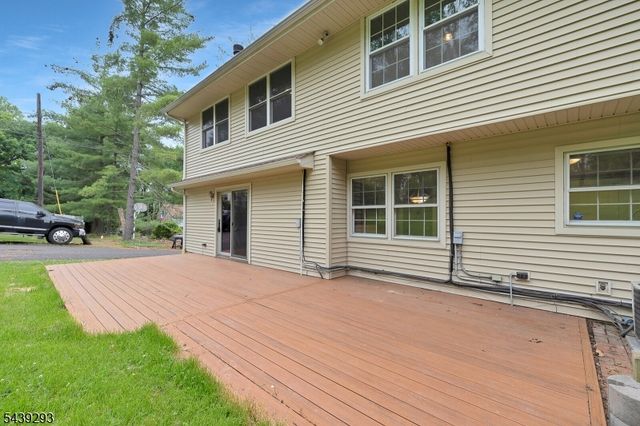15 Linda Ln, Green Brook Twp., NJ 08812