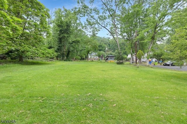 15 Linda Ln, Green Brook Twp., NJ 08812