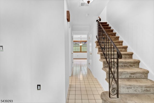 15 Linda Ln, Green Brook Twp., NJ 08812