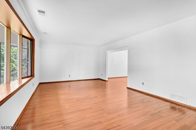 15 Linda Ln, Green Brook Twp., NJ 08812