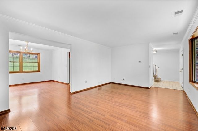 15 Linda Ln, Green Brook Twp., NJ 08812