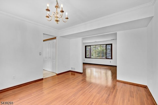 15 Linda Ln, Green Brook Twp., NJ 08812