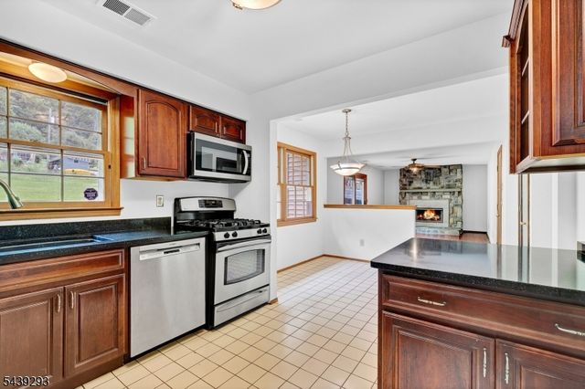 15 Linda Ln, Green Brook Twp., NJ 08812
