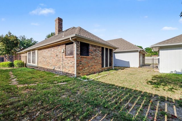 505 Springhill Drive, Hurst, TX 76054