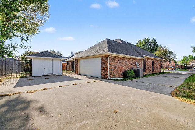 505 Springhill Drive, Hurst, TX 76054