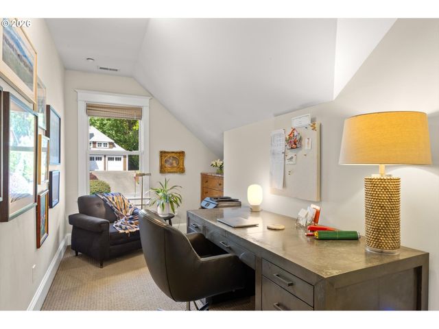 6228 Sw SWEETBRIAR Ct, Portland, OR 97221