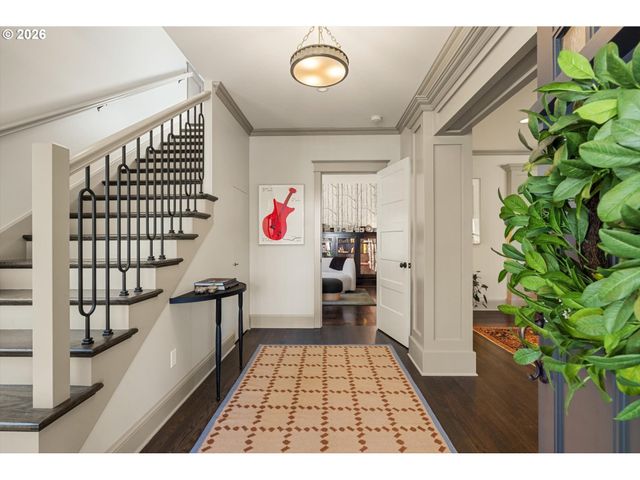 6228 Sw SWEETBRIAR Ct, Portland, OR 97221