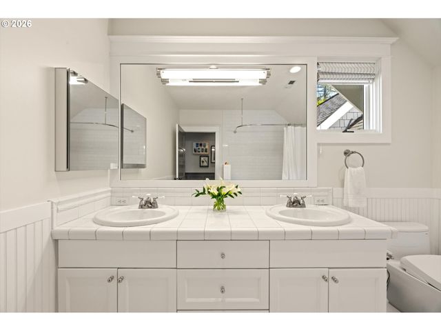 6228 Sw SWEETBRIAR Ct, Portland, OR 97221