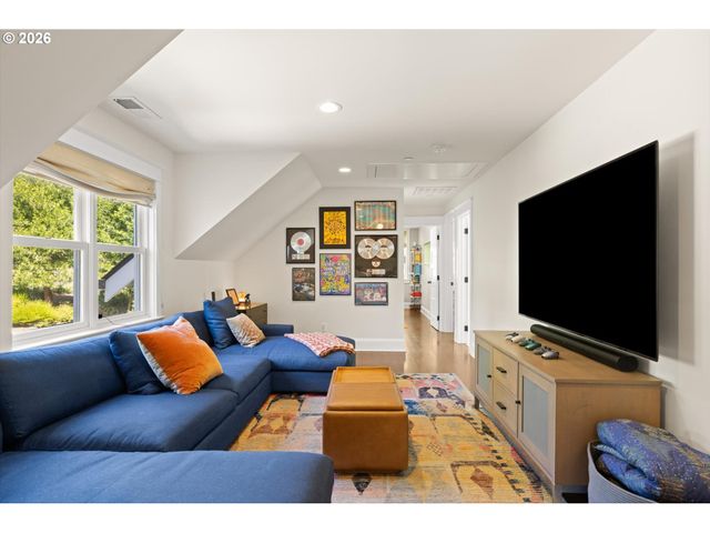 6228 Sw SWEETBRIAR Ct, Portland, OR 97221