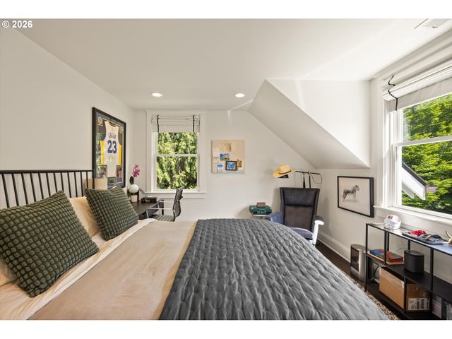 6228 Sw SWEETBRIAR Ct, Portland, OR 97221
