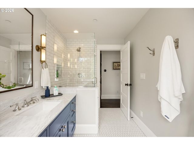 6228 Sw SWEETBRIAR Ct, Portland, OR 97221