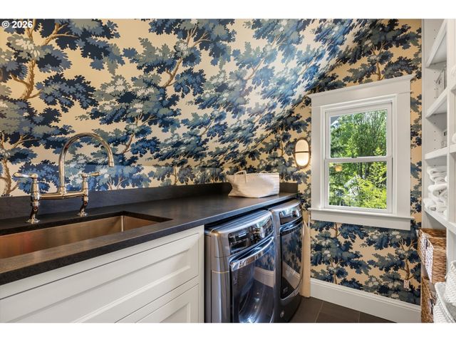 6228 Sw SWEETBRIAR Ct, Portland, OR 97221