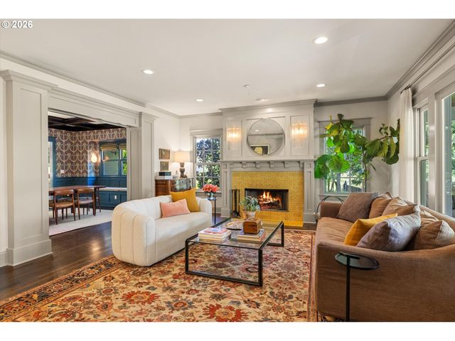 6228 Sw SWEETBRIAR Ct, Portland, OR 97221